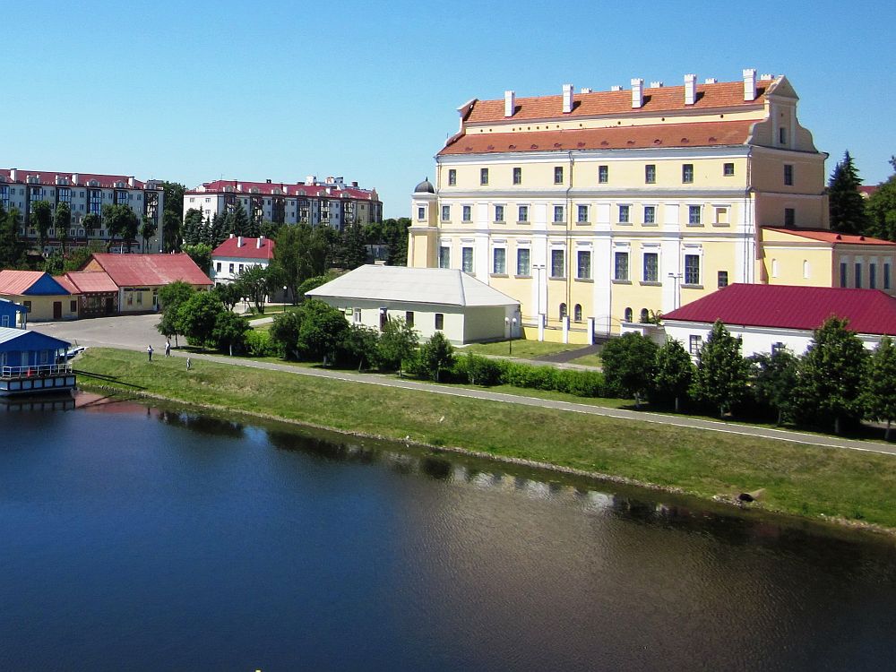 Санкт петербург пинск. Пинск(город в Беларуси в глубине Полесья). Музей белорусского Полесья Пинск. Пинск центр города. Пинск город в Белоруссии достопримечательности.